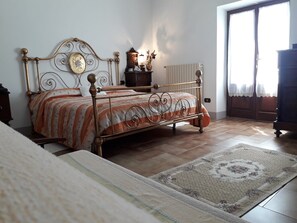 1 bedroom, desk, free cots/infant beds - Agriturismo Cognanello (Montepulciano)
