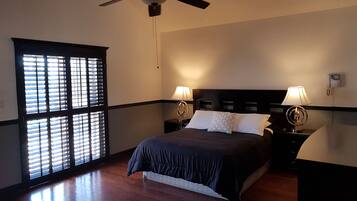 Casa | 3 habitaciones, escritorio, tabla de planchar con plancha y wifi gratis