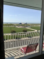 Standard Room, 2 Double Beds, Oceanfront, 3rd Floor | Vista do quarto