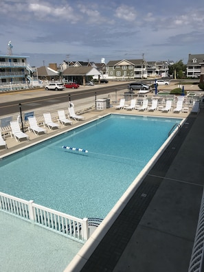Outdoor pool, open 10:00 AM to 7:00 PM, sun loungers - Gold Crest Motel (Wildwood Crest)