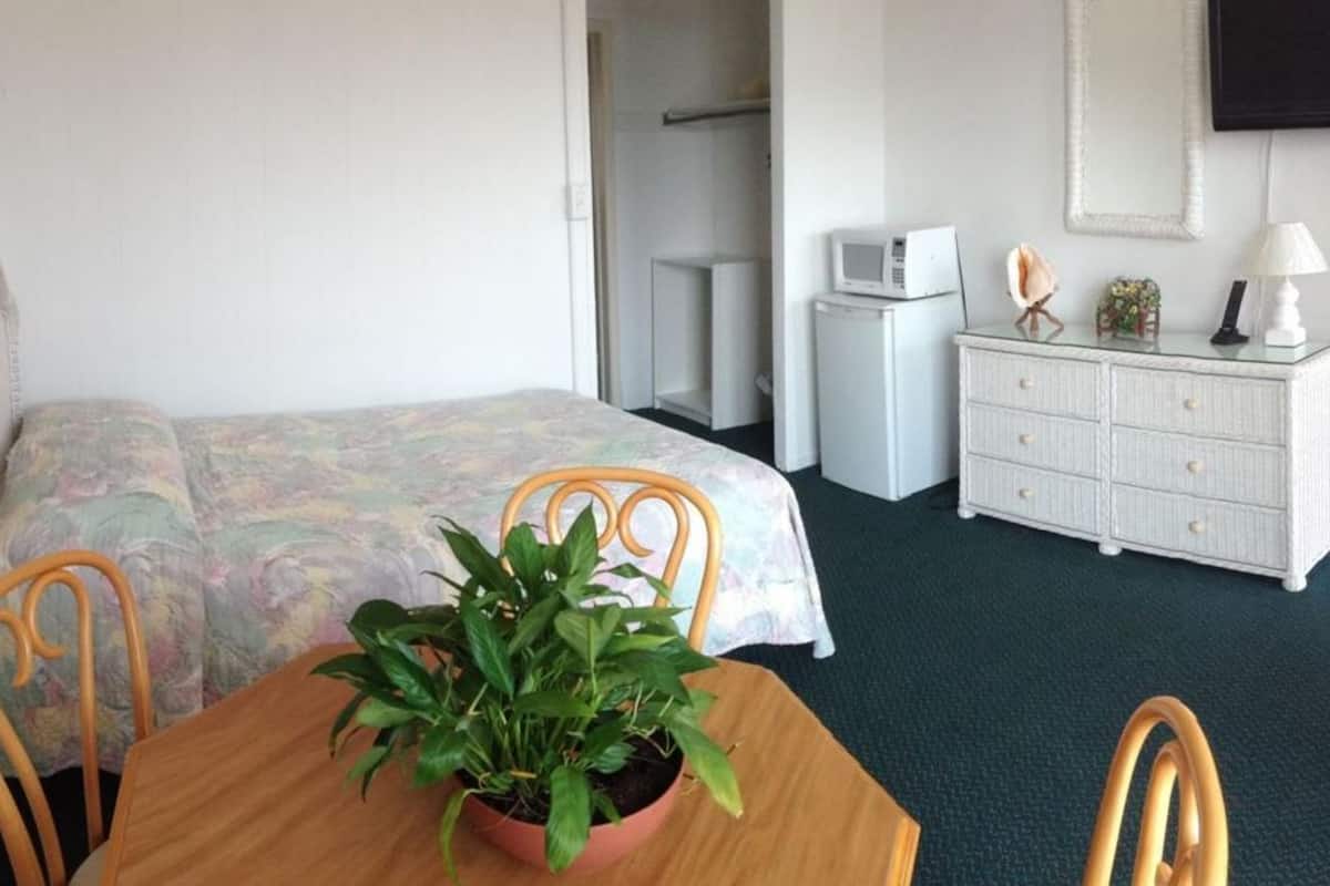 suite, 1.5 bedroom, ocean view, 3rd floor | 1 bedroom, blackout curtains, iron/ironing board, free wifi