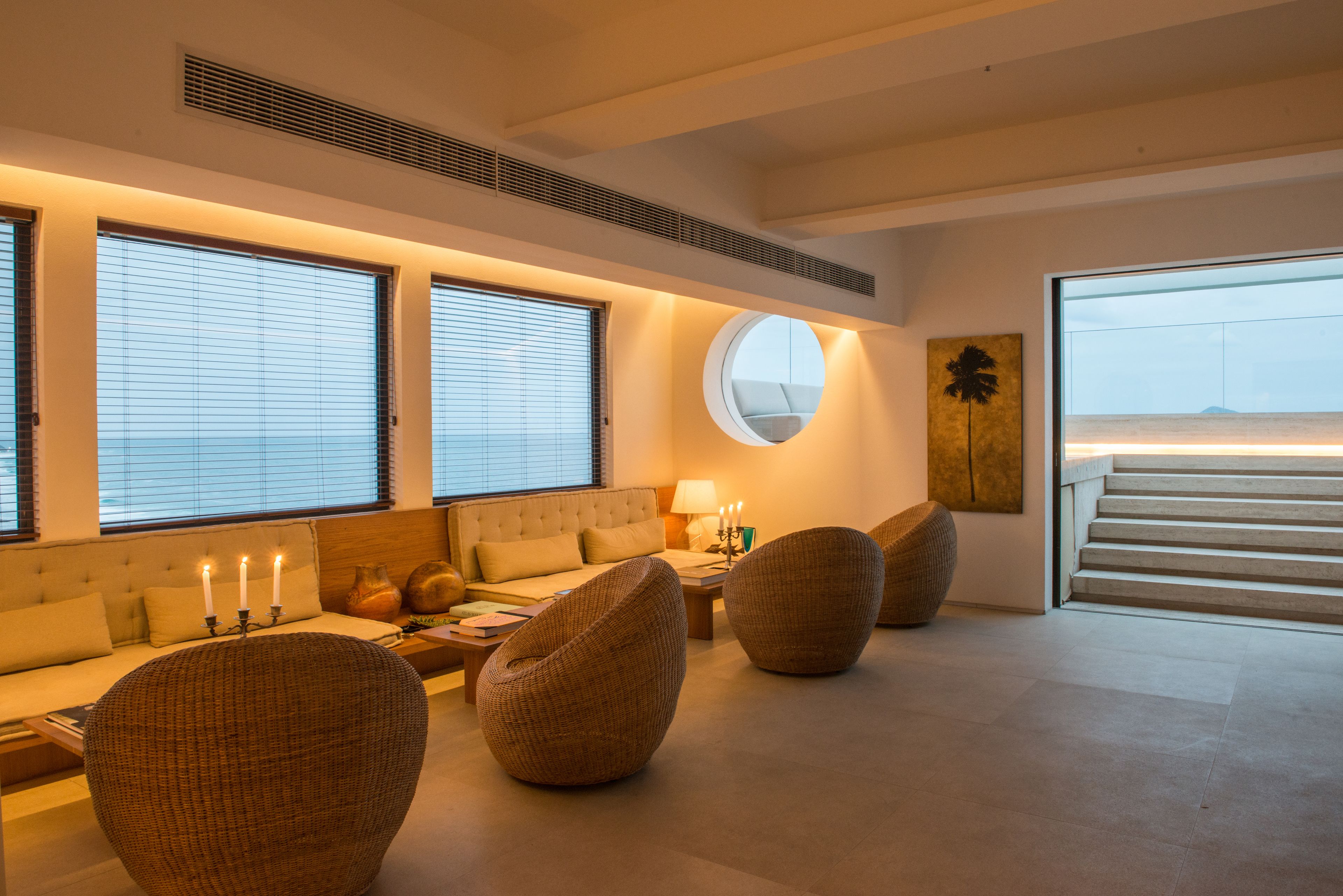 2 bars/lounges, een poolbar