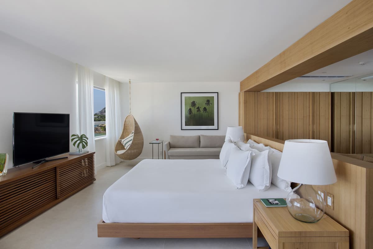 1 bedroom, hypo-allergenic bedding, minibar, in-room safe