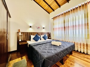 Minibar, in-room safe, desk, laptop workspace