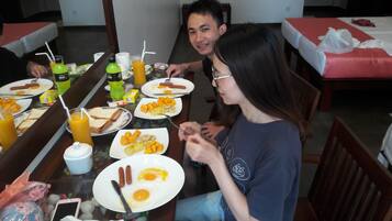 Deluxe Apartment, Multiple Beds, Garden View | Private kitchen | Microwave, coffee/tea maker, electric kettle