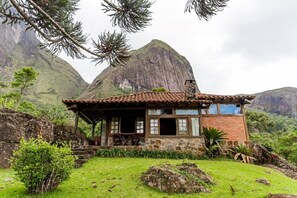 Family Chalet | Minibar, in-room safe, free WiFi, bed sheets - Pousada das Araras (Petrópolis)