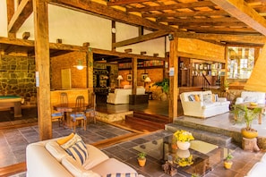 32-inch LED TV with cable channels - Pousada das Araras (Petrópolis)