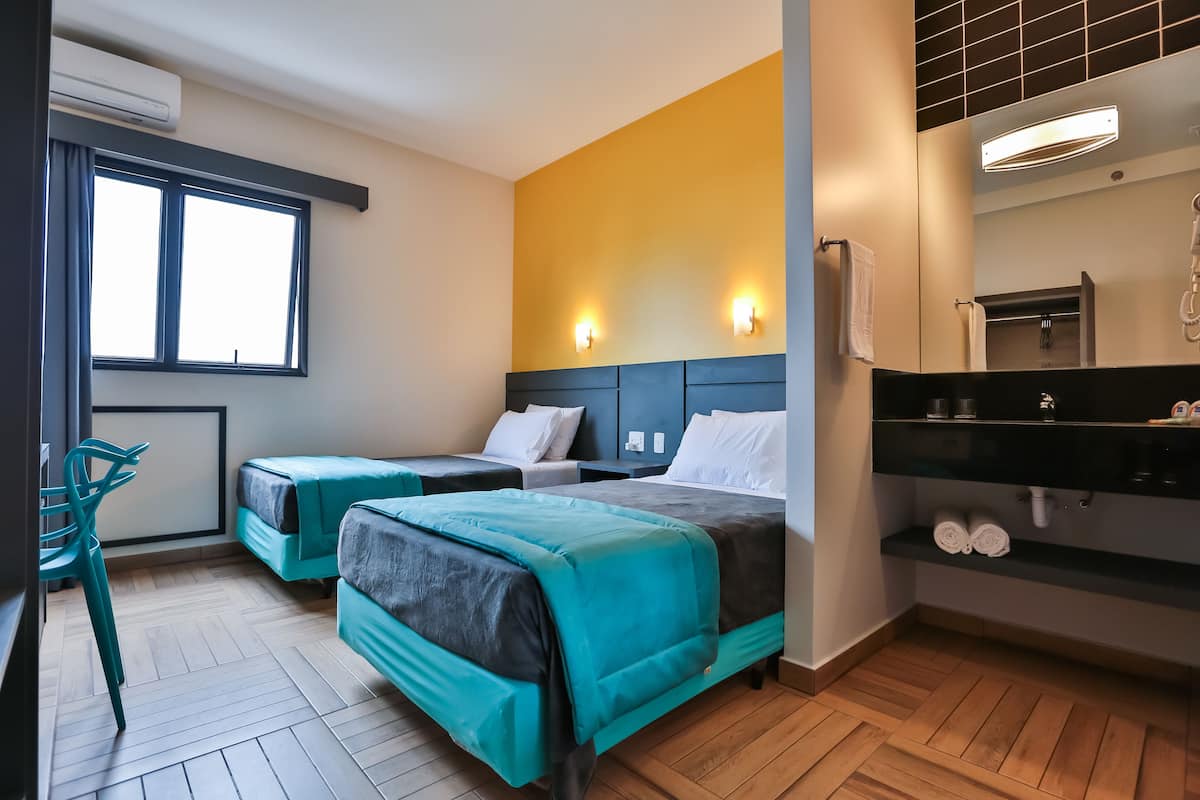 standard room, 2 single beds | minibar, in-room safe, desk, laptop workspace