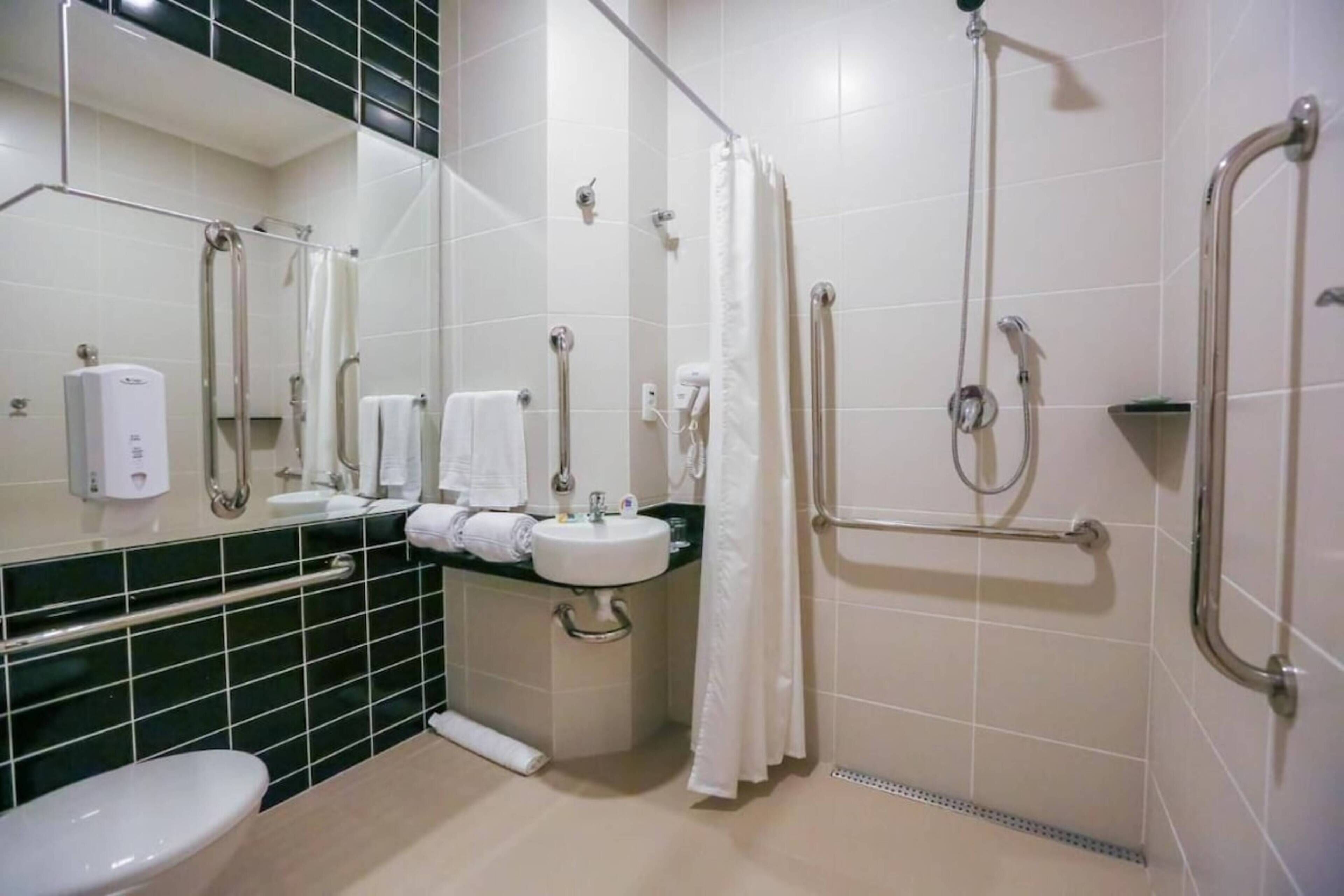 standard room | bathroom | shower, free toiletries, towels