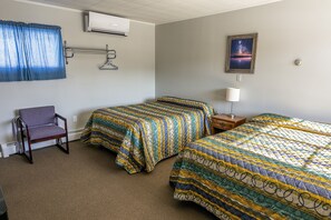 Standaard kamer, 2 tweepersoonsbedden, niet-roken | Individueel gedecoreerd, individueel gemeubileerd, een bureau