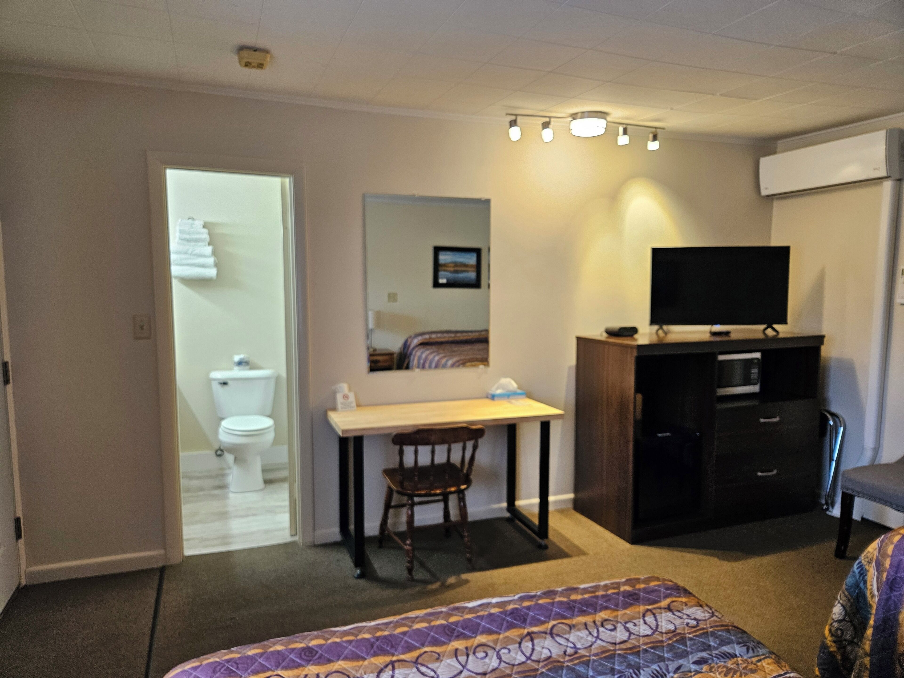 Standard Room, 2 Double Beds, Non Smoking | Individually decorated, individually furnished, desk, laptop workspace