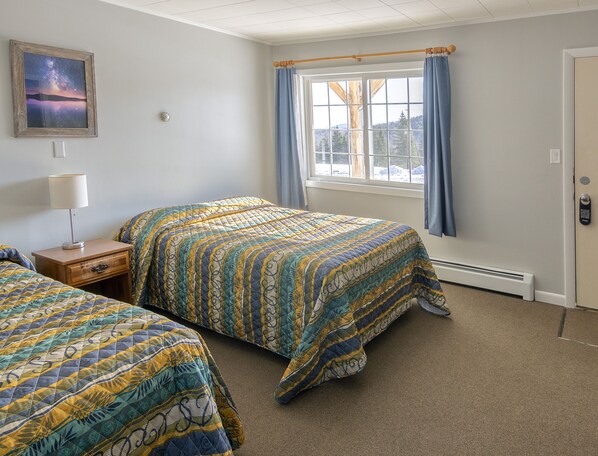 Standaard kamer, 2 tweepersoonsbedden, niet-roken | Individueel gedecoreerd, individueel gemeubileerd, een bureau