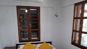 واي فاي مجانًا وملاءات أسرّة