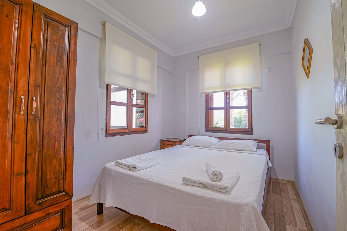 Apartment, 3 Bedrooms | Free WiFi, bed sheets, wheelchair access