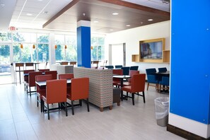 Free daily buffet breakfast - Holiday Inn Express & Suites Bensenville - O'Hare by IHG (Bensenville)