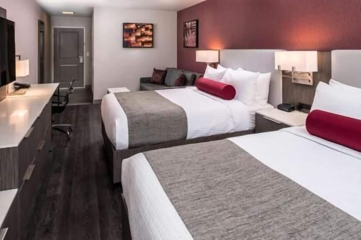 Pillowtop beds, in-room safe, desk, laptop workspace