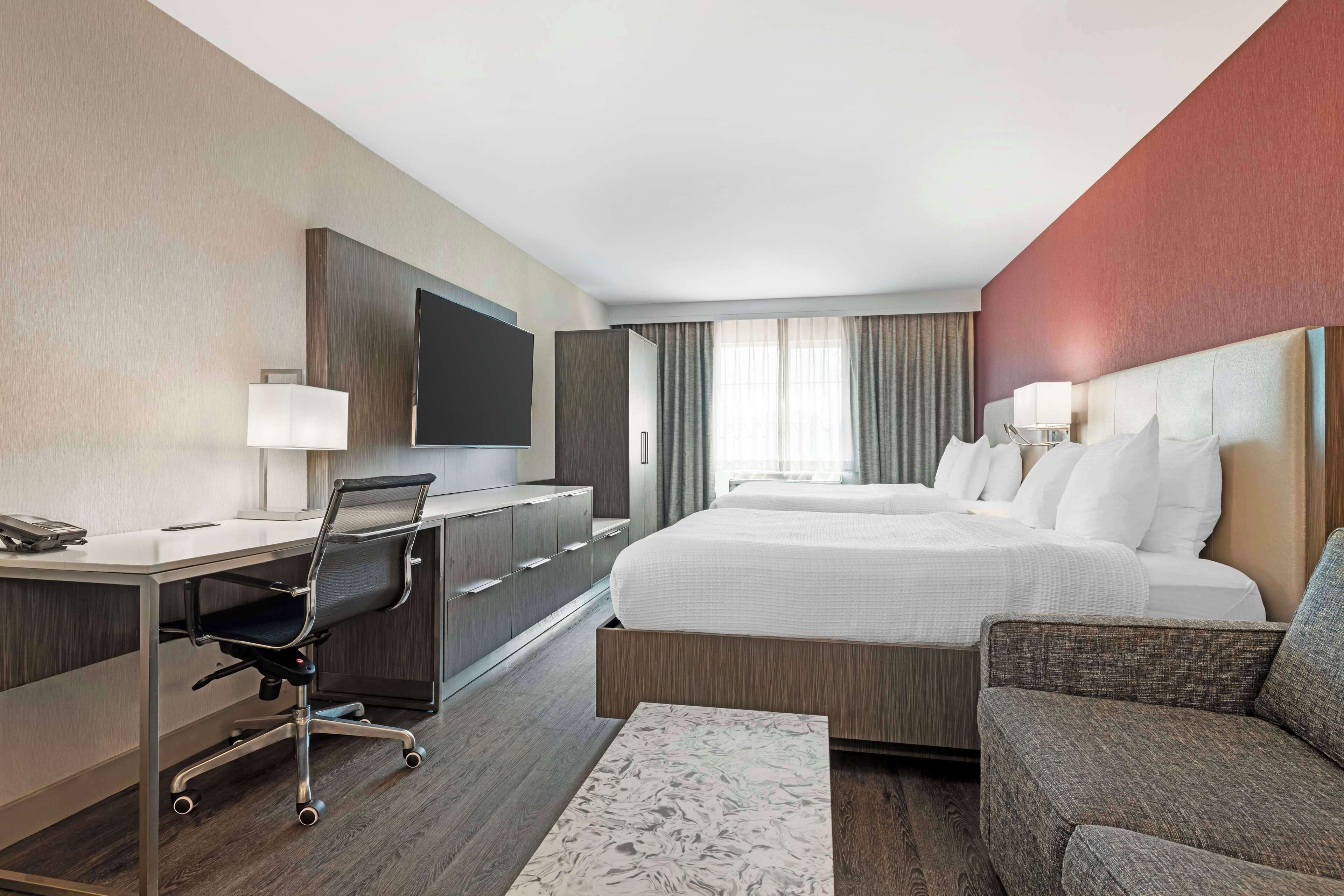 suite, 2 queen beds, accessible, non smoking (walk-in shower;with sofabed) | pillow-top beds, in-room safe, desk, laptop workspace