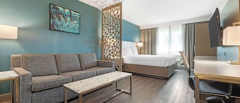 Suite, 1 King-Bett, Nichtraucher, Kühlschrank und Mikrowelle | Pillowtop-Betten, Zimmersafe, Schreibtisch