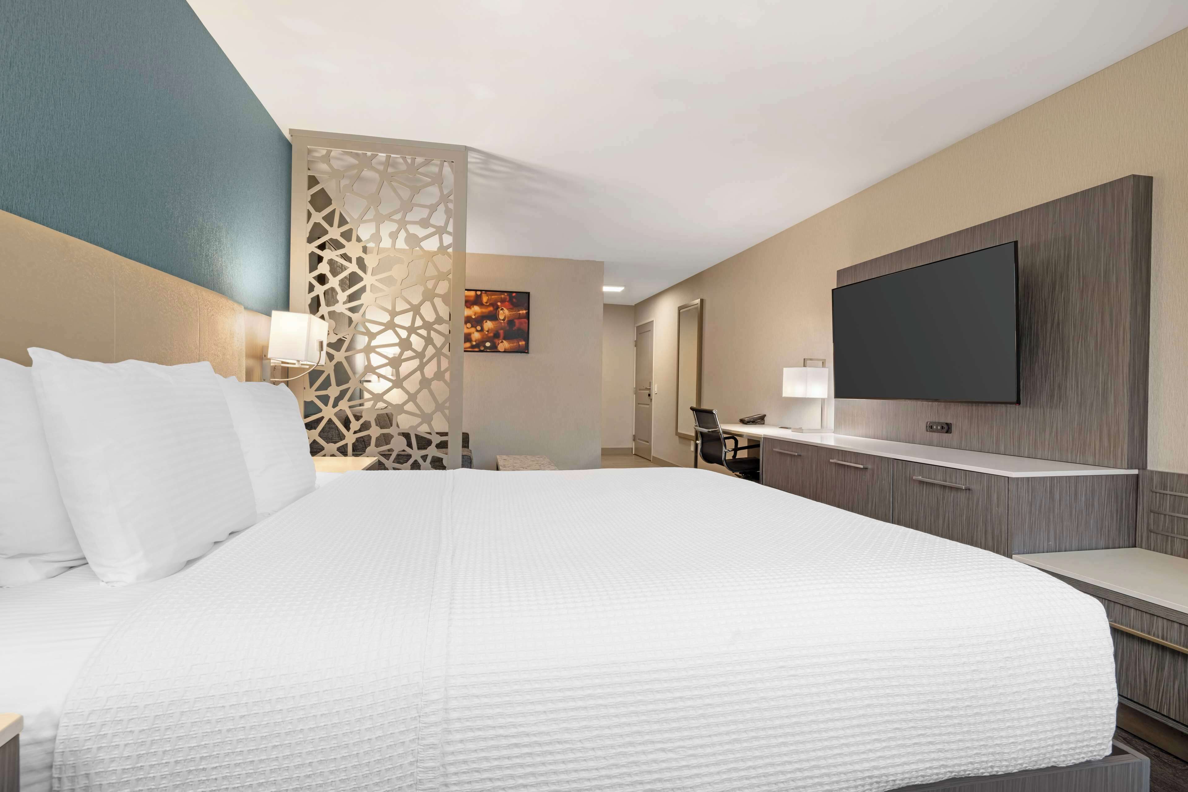 suite, 1 king bed, accessible, non smoking (walk-in shower;with sofabed) | pillow-top beds, in-room safe, desk, laptop workspace
