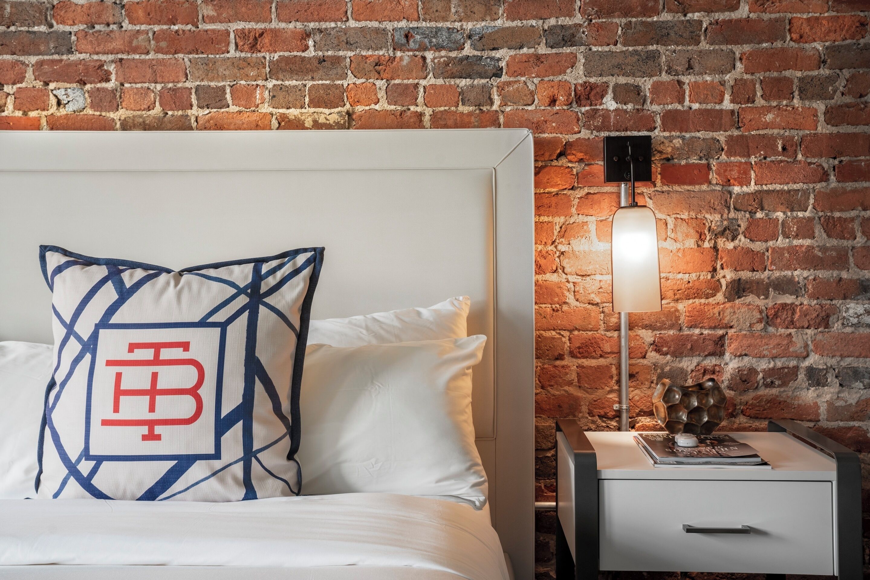 suite (americana) | frette italian sheets, premium bedding, in-room safe, desk