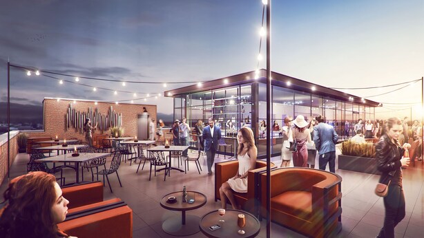 Un espacio exterior para comer con mesas y sillas, una zona de bar con estanterías y un cerramiento de cristal para la barra.