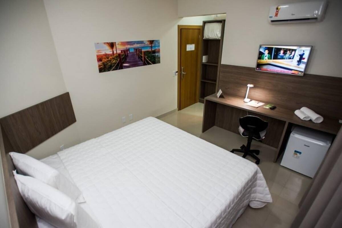Minibar, escritorio, cortinas blackout y sistema de insonorización
