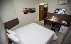 Minibar, skrivebord, blendingsgardiner og lydisolert