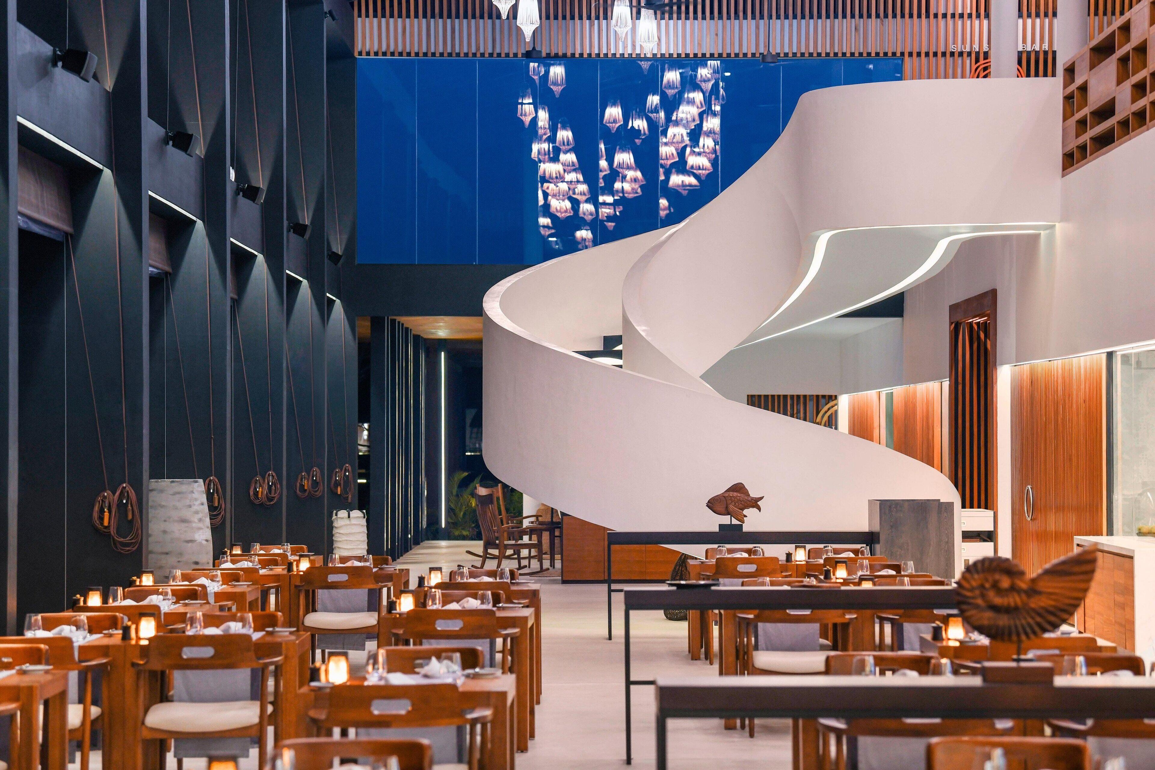 3 restaurants, breakfast, lunch, dinner served; international cuisine