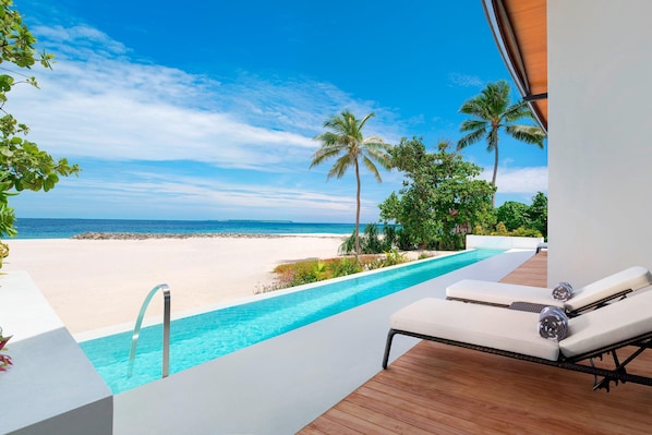 Rum - 2 sovrum - havsutsikt | Pool | Utomhuspool, öppet 08.00 till 18.00, parasoller och solstolar