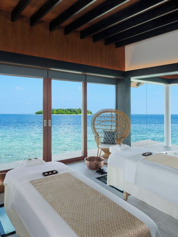 Couples treatment rooms, hot tub, steam room, body treatments