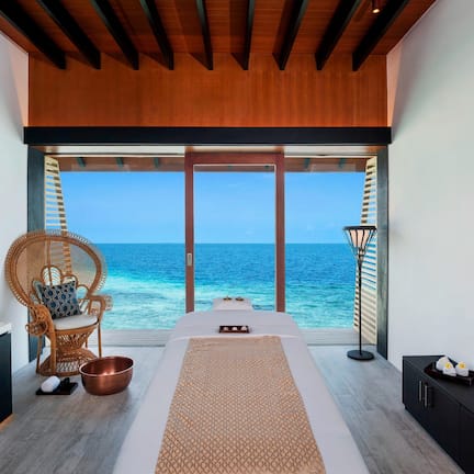 双人护理室、热水浴缸、湿蒸房、身体护理、深层组织按摩、身体磨砂