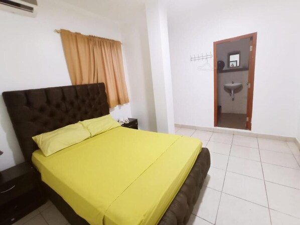 1 bedroom, pillow-top beds, iron/ironing board, free WiFi