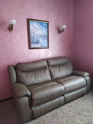 Flat-screen TV - Villa Le Grand (Boryspil)