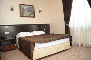 Standard Single Room | Hypo-allergenic bedding, minibar, desk, soundproofing - Villa Le Grand (Boryspil)