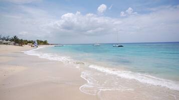 Pantai pribadi di sekitar