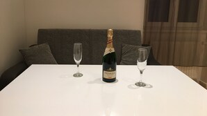 이코노미 아파트, 침실 1개 (Schoenbrunn TOP 30 incl. Extra Fees) | 객실 내 식사 공간