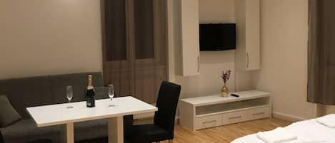Economy Apartment, 1 Bedroom (Schoenbrunn TOP 30 incl. Extra Fees) | Living area | Flat-screen TV