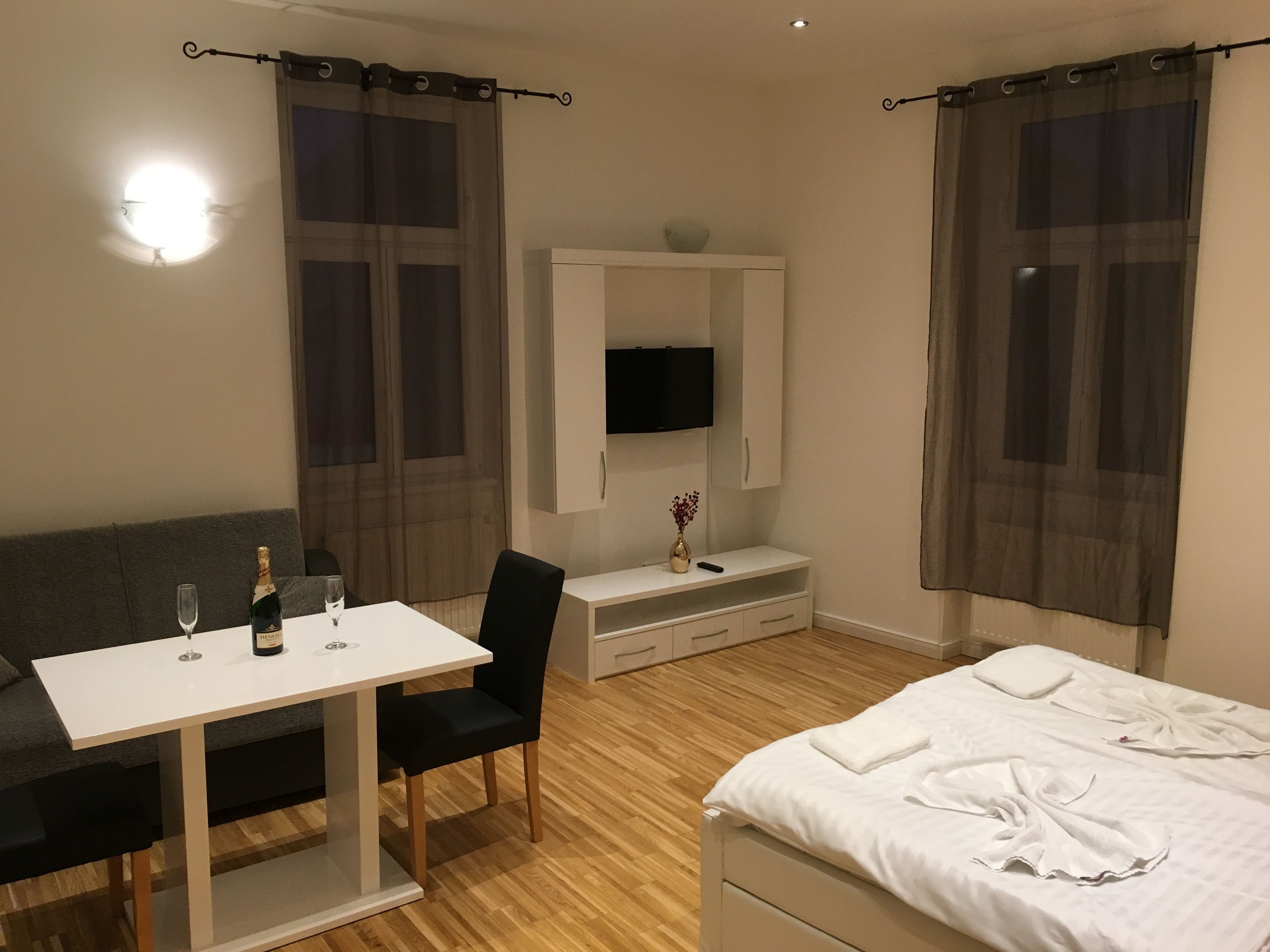 Økonomileilighet, 1 soverom (Schoenbrunn TOP 30 incl. Extra Fees) | Oppholdsområde | Flatskjerm-TV