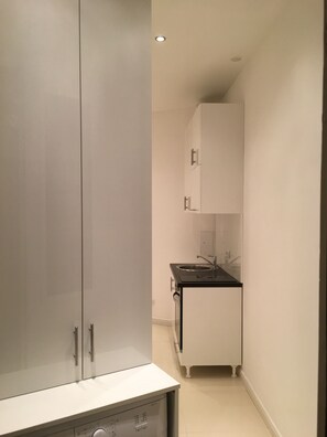 Economy Apartment, 1 Bedroom (Schoenbrunn TOP 30 incl. Extra Fees) | Bathroom - United Homes Apartments Vienna (Vienna)