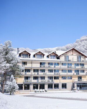 Property grounds - Apricot Aghveran Resort (Arzakan)