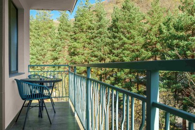 Apricot Aghveran Resort