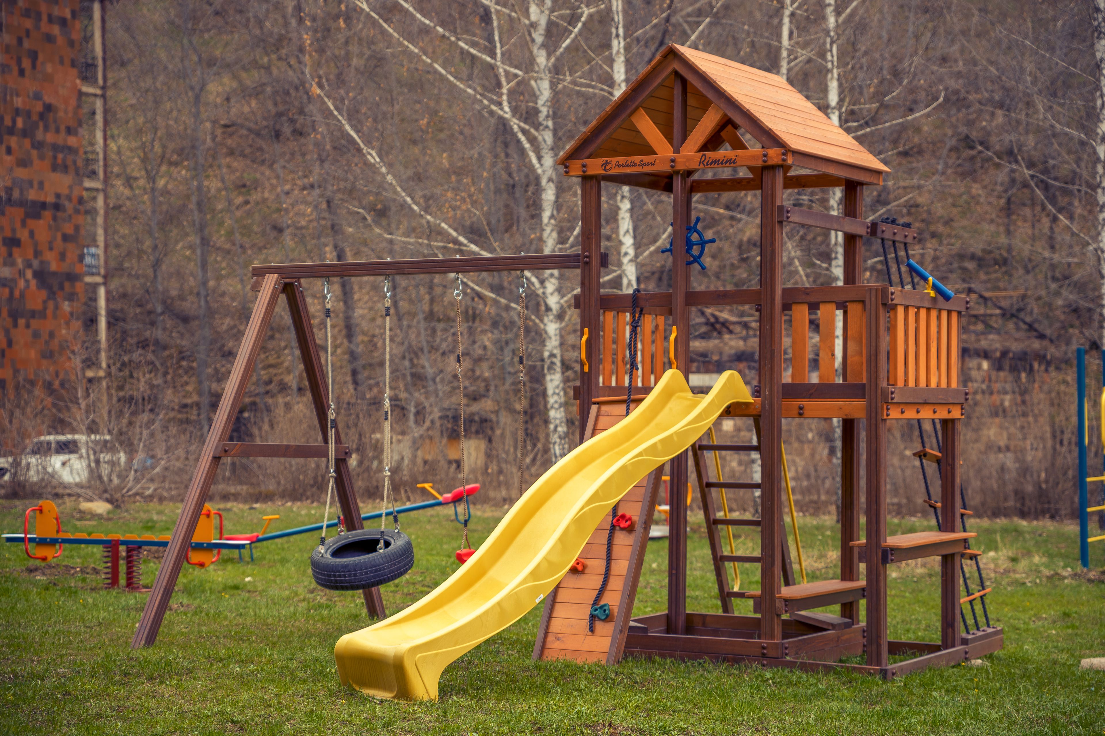 พื้นที่เล่นสำหรับเด็ก - กลางแจ้ง