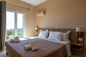 Villa, Mehrere Betten, Balkon, Meerblick (Evridiki) | Individuell dekoriert, individuell eingerichtet, Bügeleisen/Bügelbrett