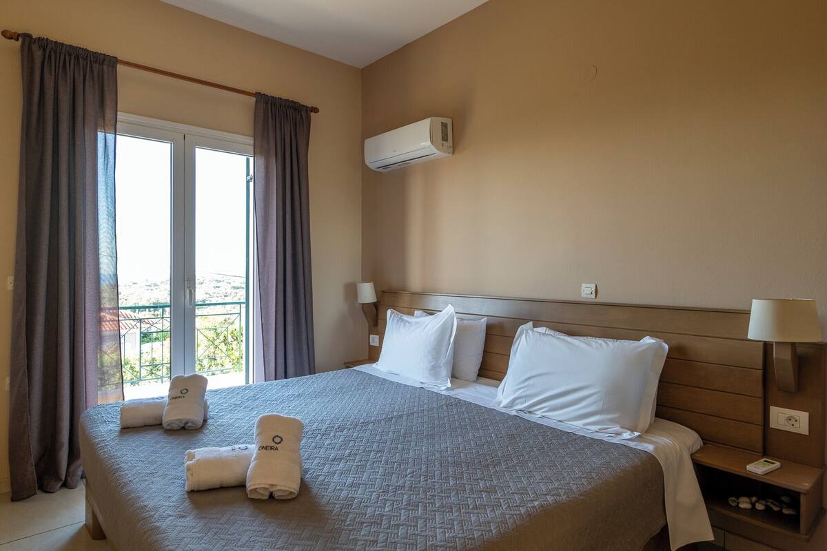 Villa, Mehrere Betten, Balkon, Meerblick (Amalia) | Individuell dekoriert, individuell eingerichtet, Bügeleisen/Bügelbrett