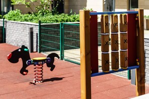 Children's play area - outdoor - Marinus Apartments (Gdansk)