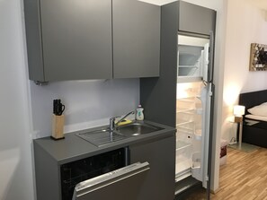 Deluxe Apartment, 2 Bedrooms, Balcony (Arsenal TOP 6 incl. Extra Fees) | Private kitchen | Full-size fridge, microwave, oven, stovetop