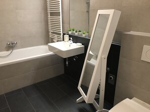 Deluxe Apartment, 2 Bedrooms, Balcony (Arsenal TOP 6 incl. Extra Fees) | Bathroom
