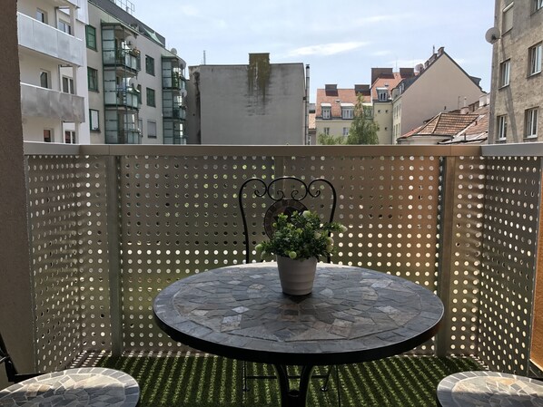 Deluxe Apartment, 2 Bedrooms, Balcony (Arsenal TOP 6 incl. Extra Fees) | Terrace/patio