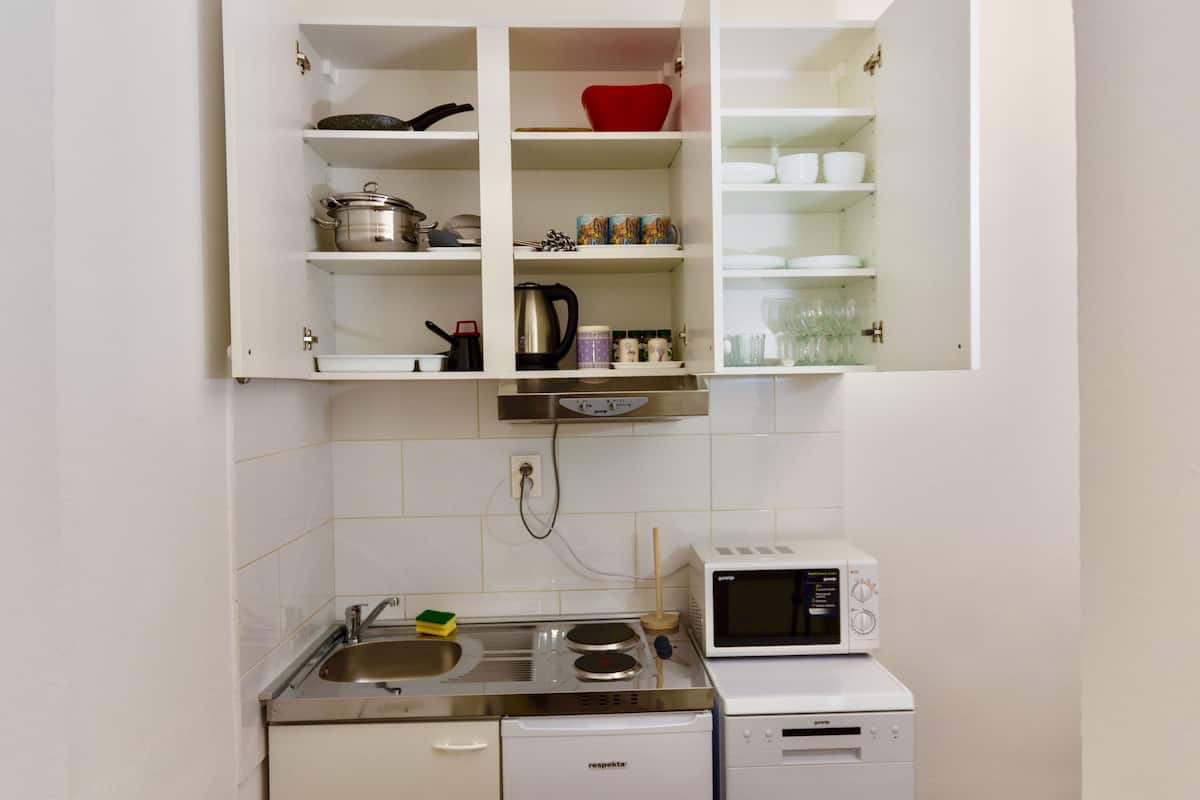 luxury apartment, 2 bedrooms, courtyard area | room amenity