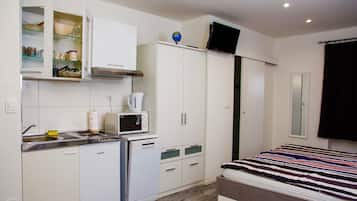 Studio Superior, 1 Tempat Tidur King | Dapur kecil pribadi | Lemari es, microwave, kompor, dan mesin pencuci piring